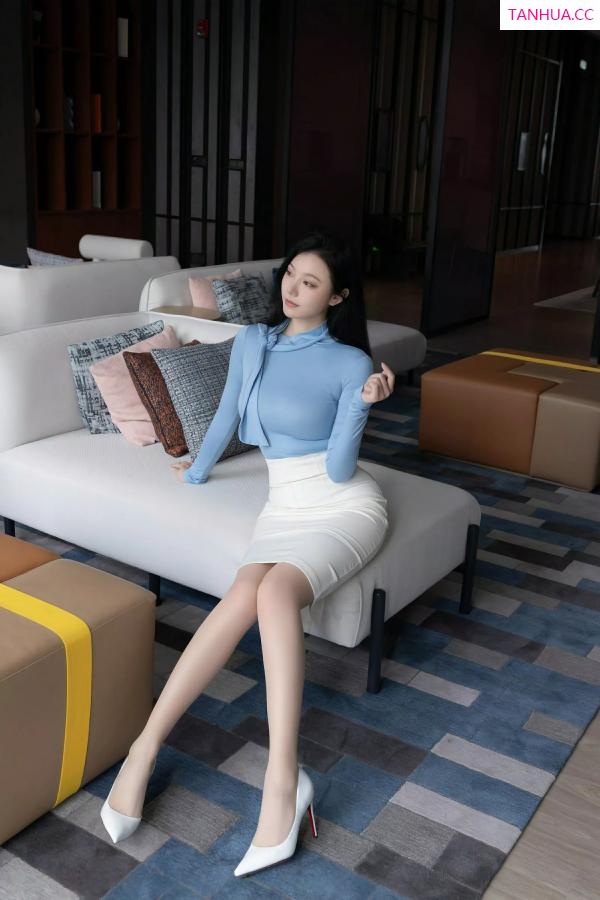 安然Maleah  [XiuRen]高清写真图 2025.06.17 No.10424 安然anran 性感蓝色第3张图片
